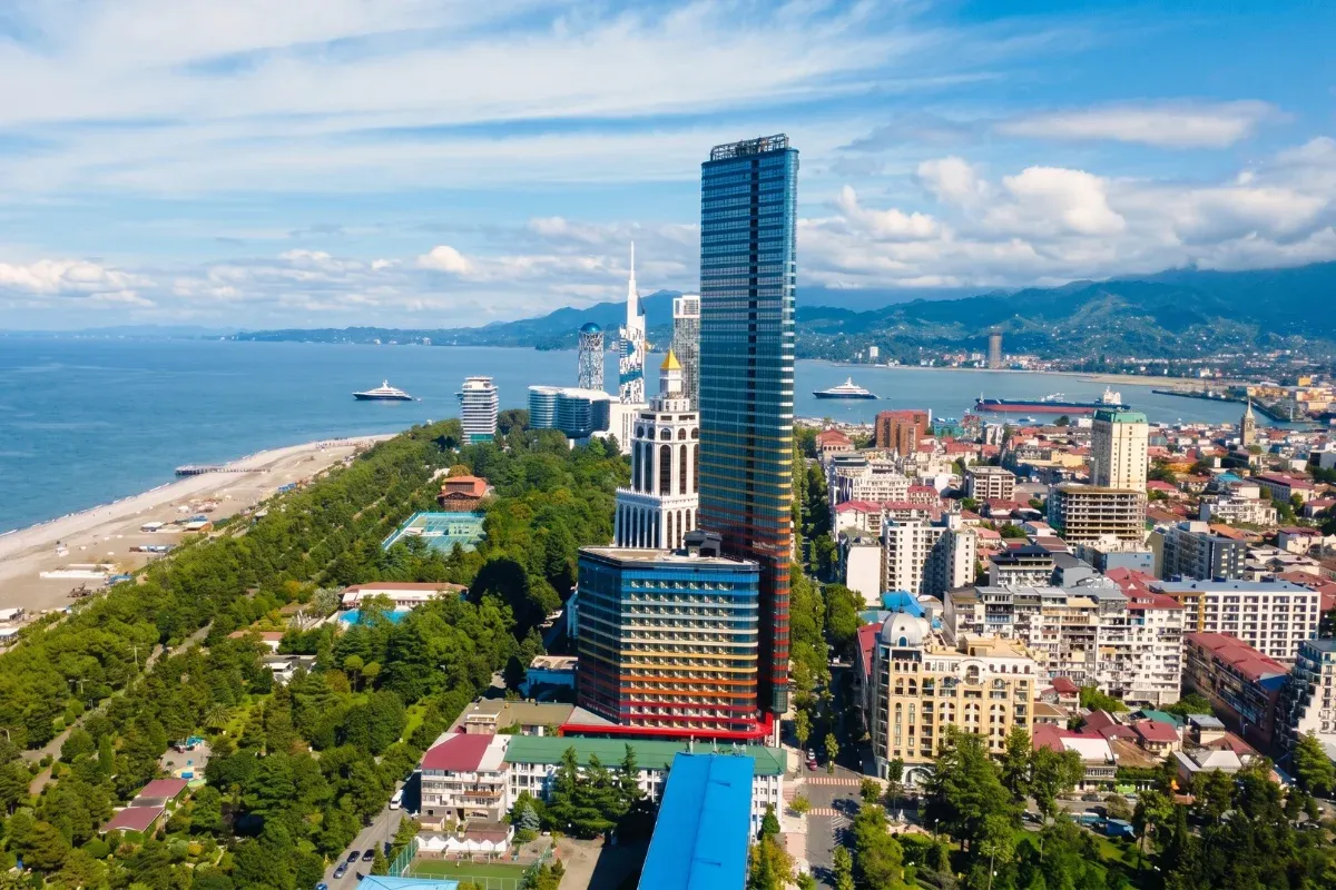 Azure Tower מבית 5M İnşaat, שדרות רוסתאוולי, בטומי